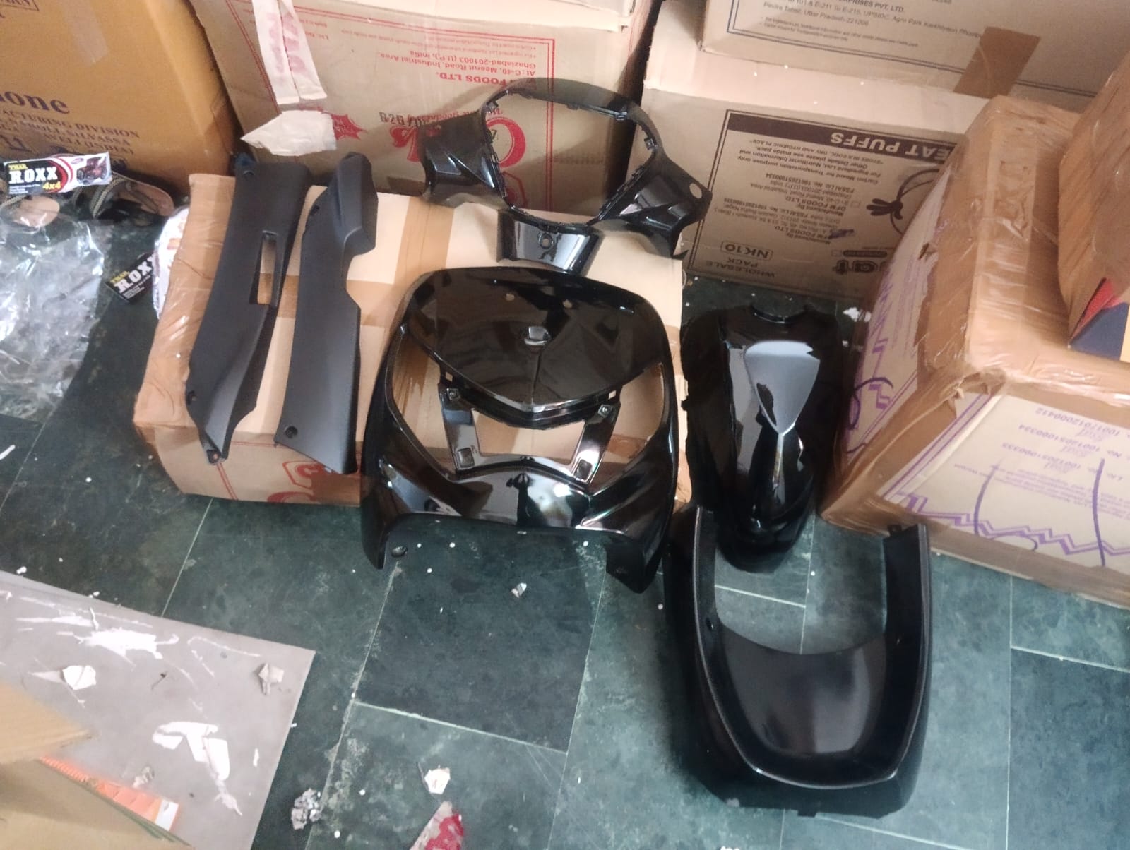 PLEASURE + FRONT BODY BLACK